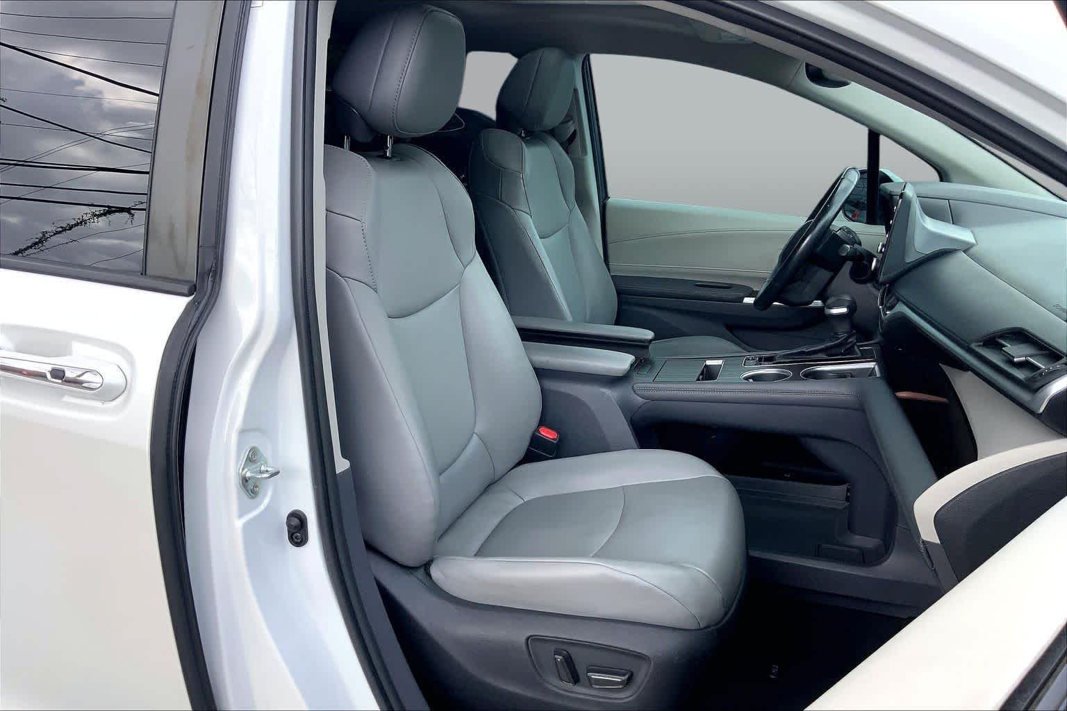 Used 2022 Wind Chill Pearl Toyota XLE image 9