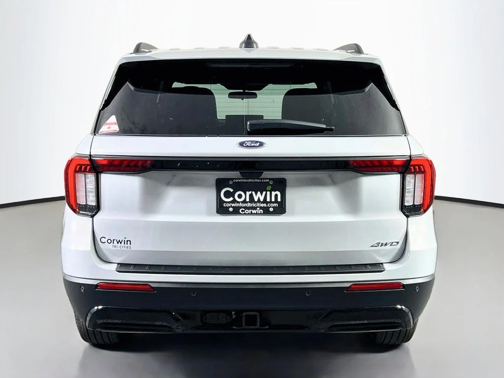 New 2026 Space White Metallic Ford ST-Line image 13
