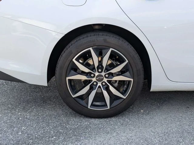 Used 2024 Summit White Chevrolet LT image 11