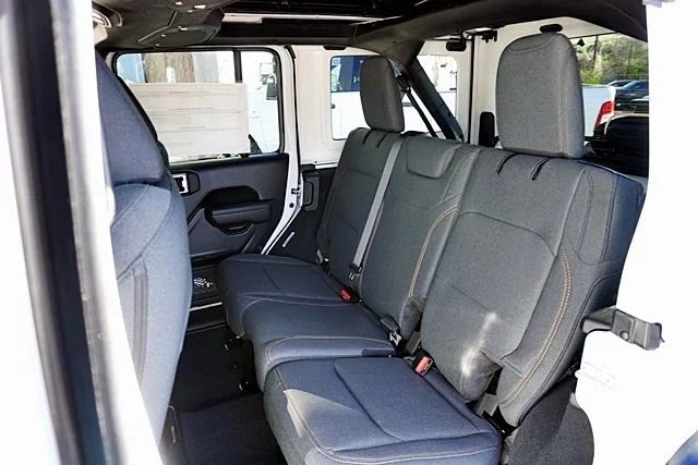 New 2026 Bright White Clear-Coat Exterior Paint Jeep Sport S image 24