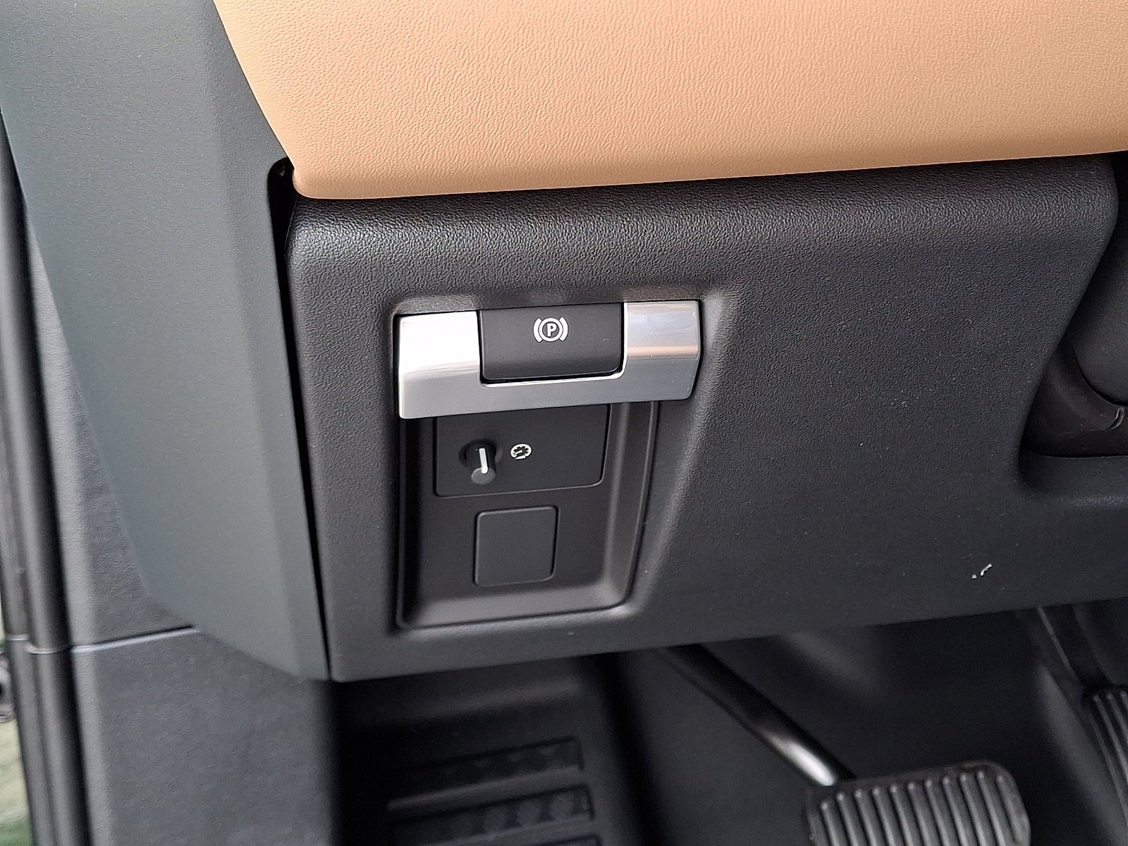 New 2026 Woolstone Green LAND ROVER X-Dynamic SE image 18