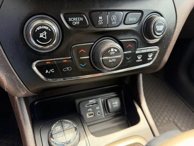 Used 2016 Black Jeep Trailhawk image 23