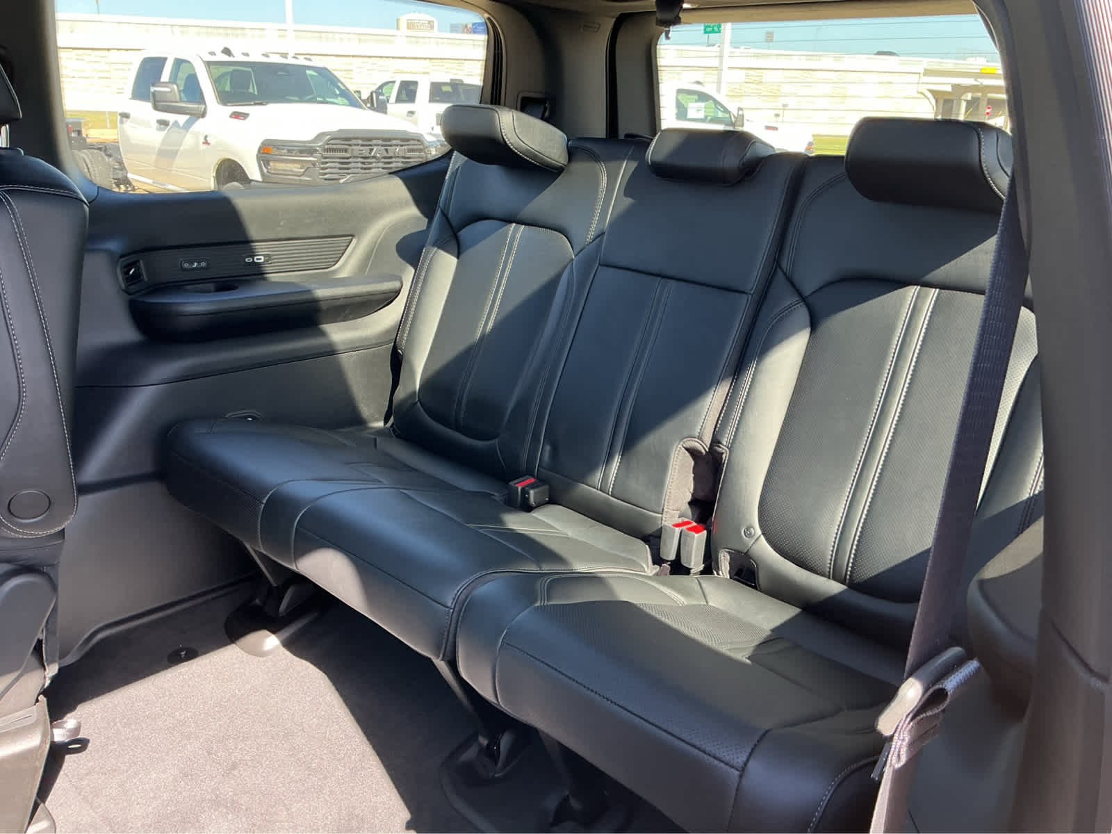 New 2026 High Gloss Black Exterior Paint Jeep Limited Reserve image 17