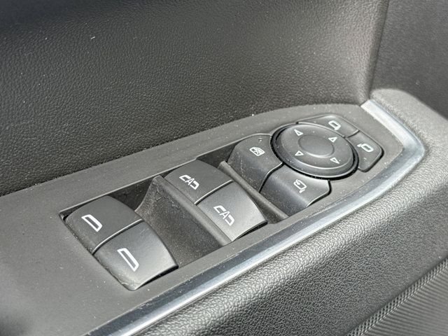 Used 2025 Silver GMC SLT image 21