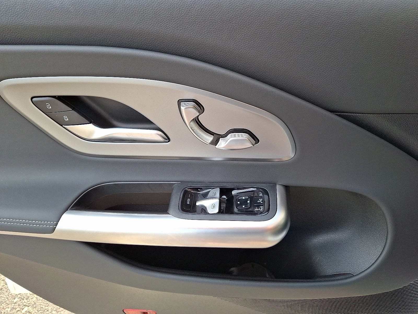 New 2027 Polar White Mercedes-Benz CLA 350 Electric image 7