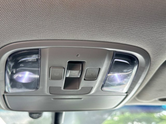 Used 2018 White Kia EX image 20