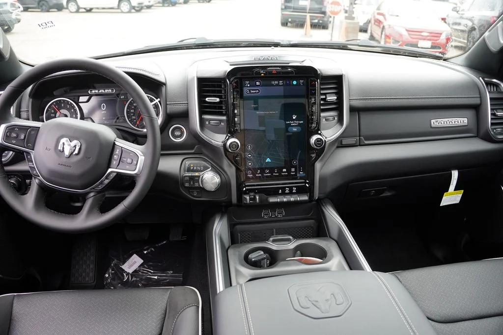 New 2026 Diamond Black Crystal Pearl-Coat Exterior Paint RAM Laramie image 15
