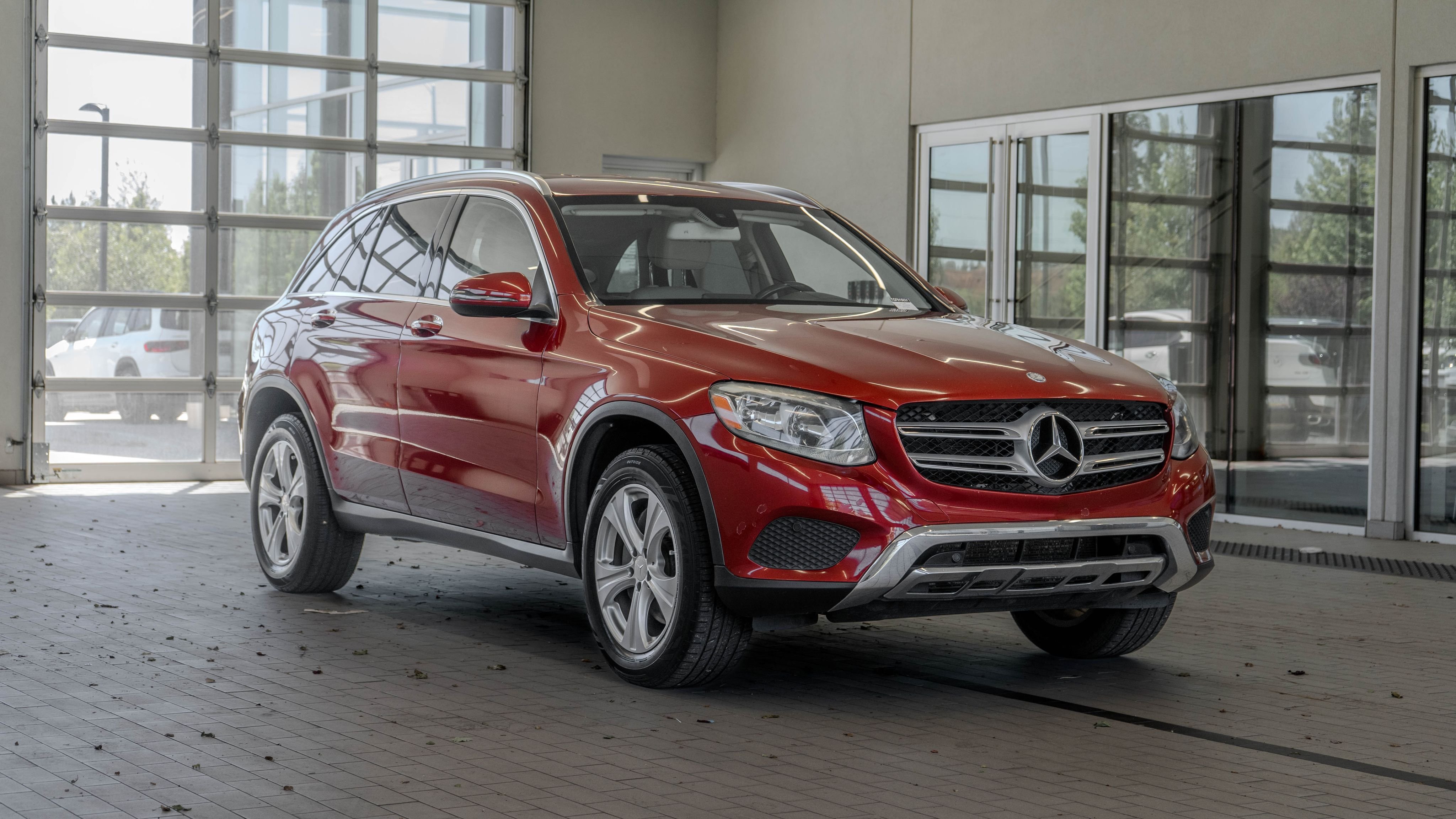 Used 2016 Red Mercedes-Benz GLC 300 image 9