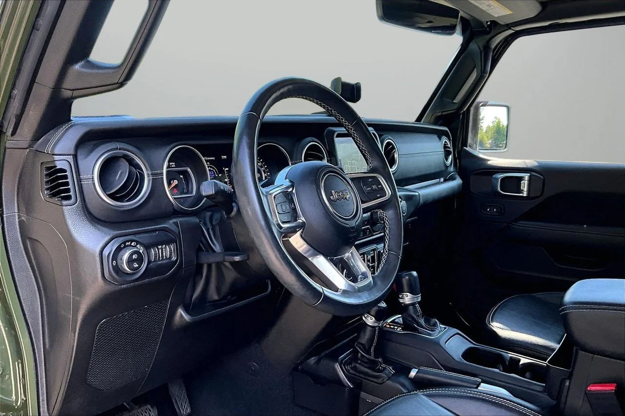 Used 2022 Green Jeep Overland image 19