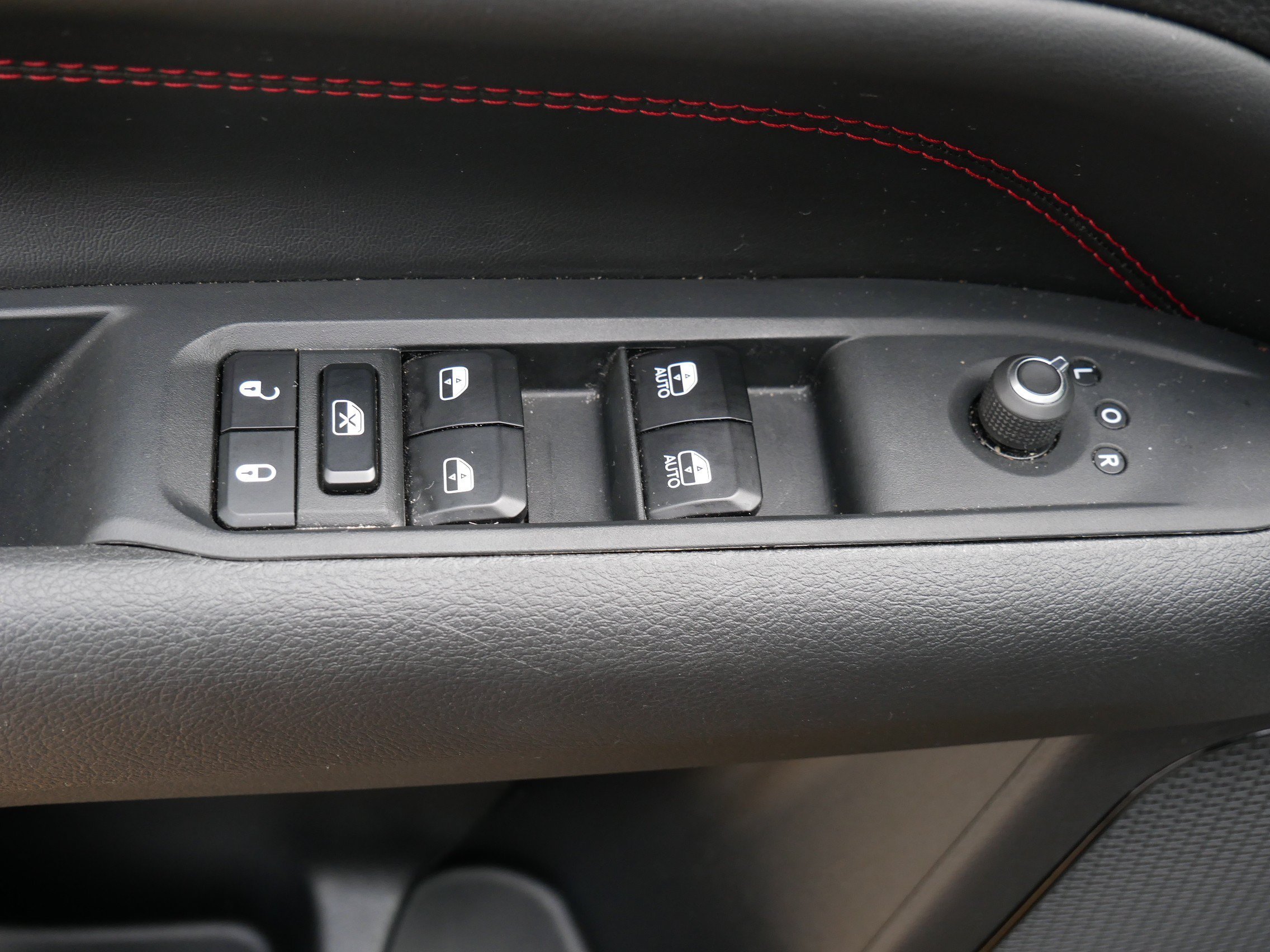 Used 2023 Billet Silver Metallic Clearcoat Jeep Trailhawk image 18