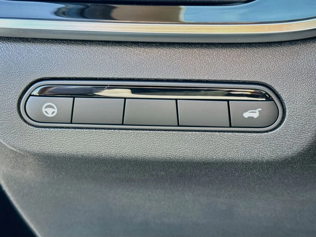 New 2027 MINERAL BLACK INFINITI Luxe FWD image 9