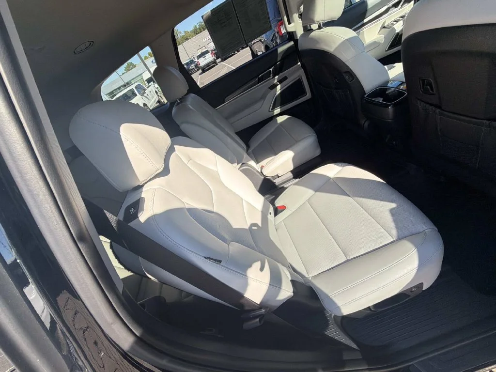 Used 2023 Black Kia S image 30
