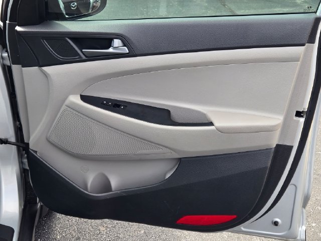 Used 2016 Silver Hyundai Sport image 4
