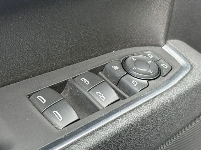 Used 2025 Silver GMC SLT image 21