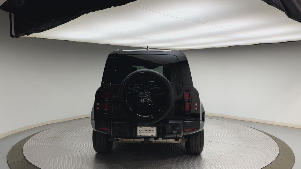 Used 2025 Santorini Black Metallic Land Rover X-Dynamic SE image 3