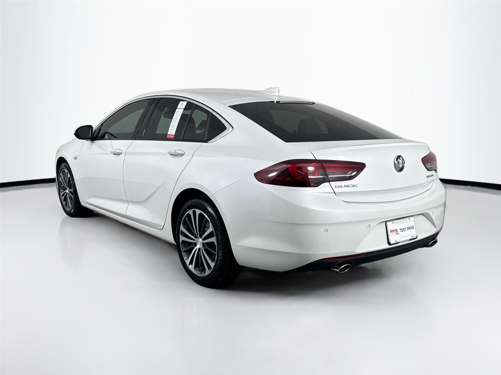Used 2018 White Frost Tricoat Buick Essence image 14