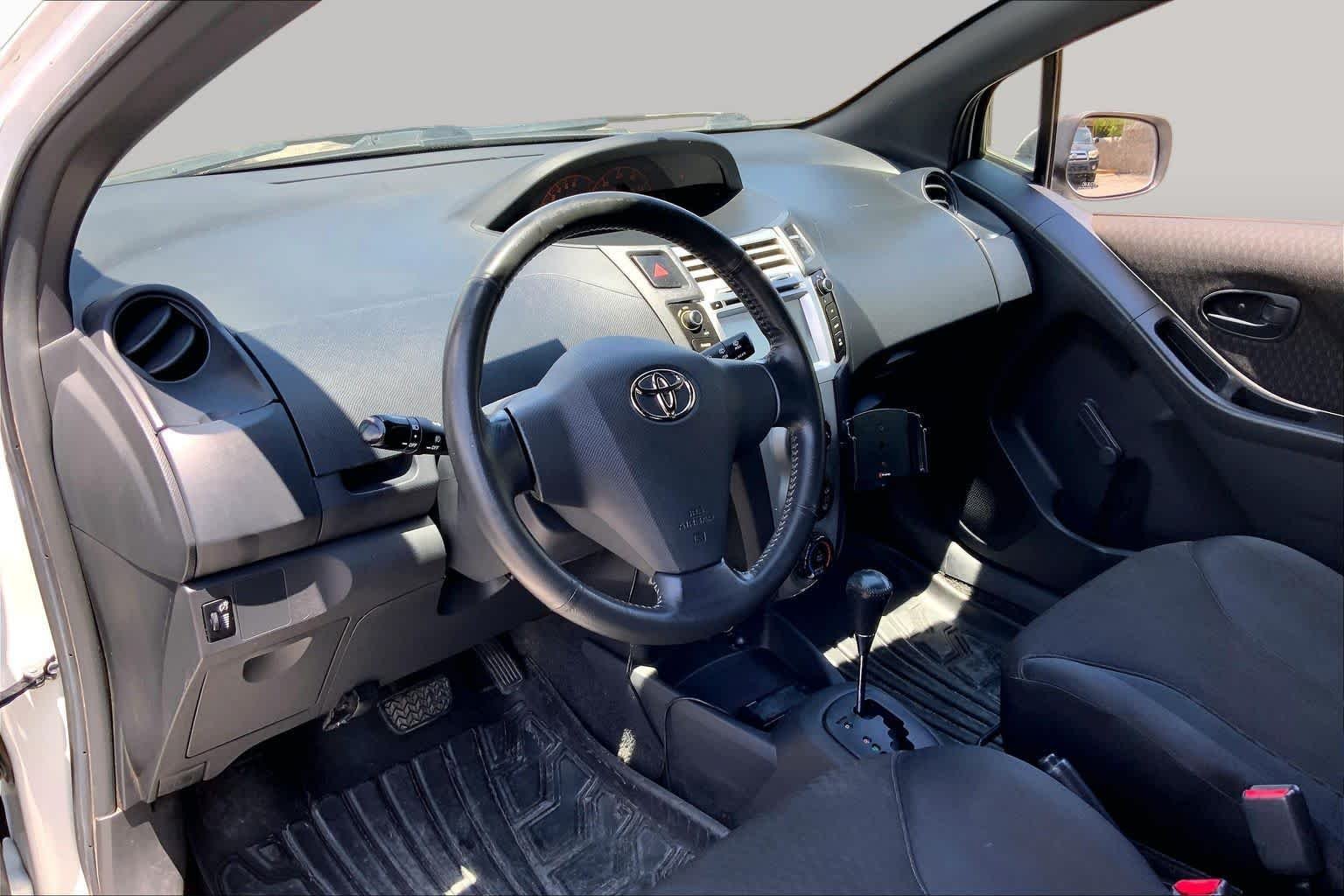 Used 2008 Polar White Toyota S image 13