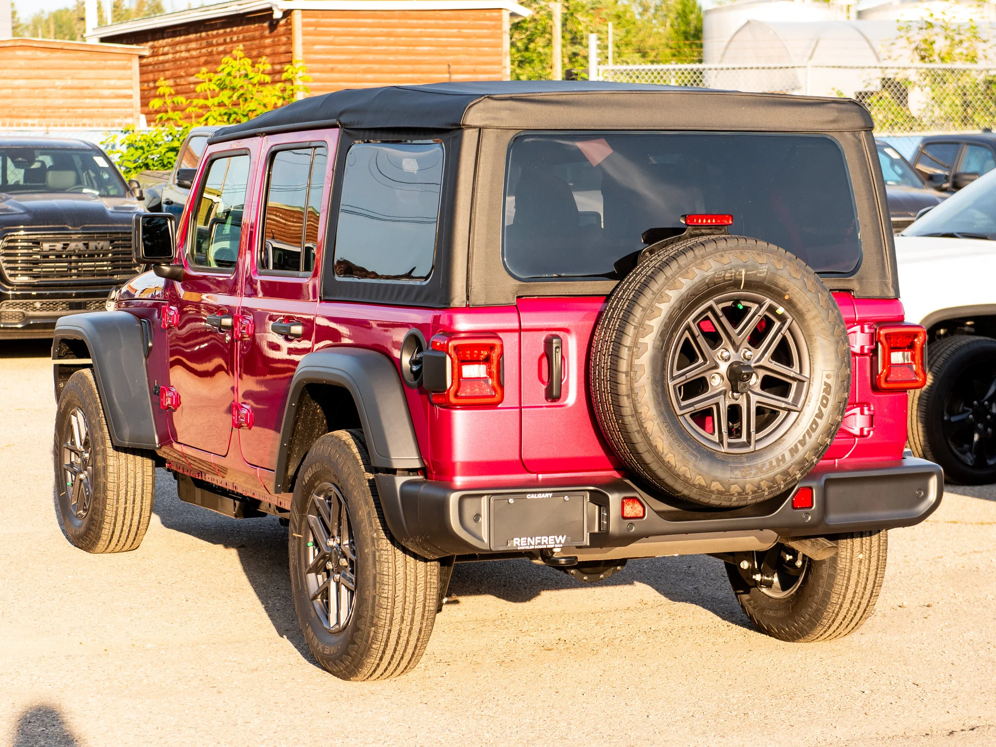 New 2026 limited edition tuscadero pearl Jeep Sport S* image 3