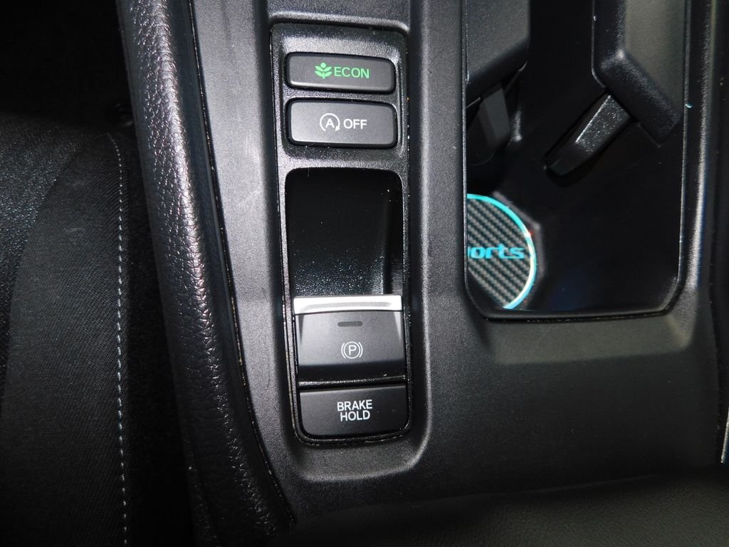 Used 2025 White Honda SE image 30