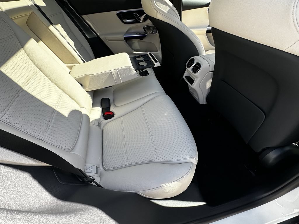 New 2026 Polar White Mercedes-Benz GLC 300 image 18