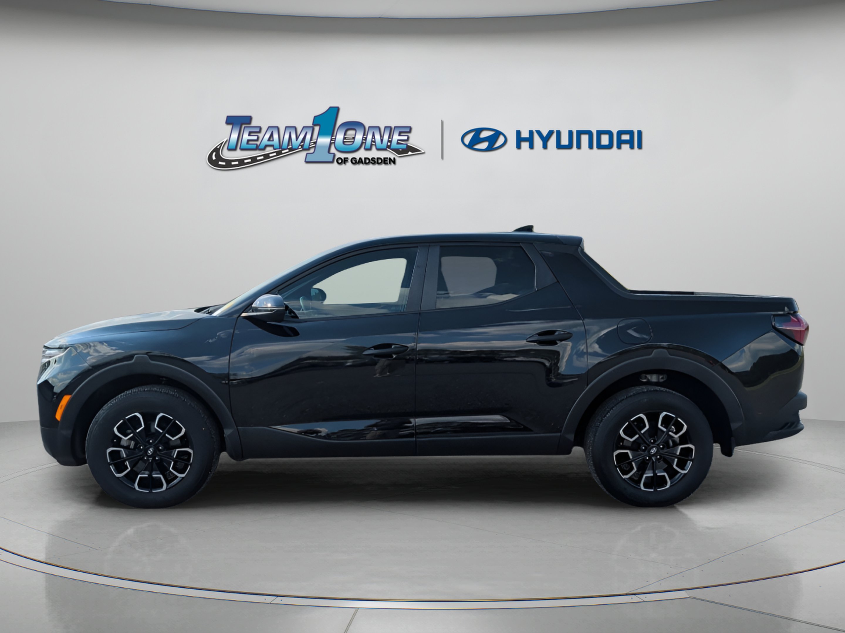 Used 2024 Phantom Black Hyundai SEL image 5