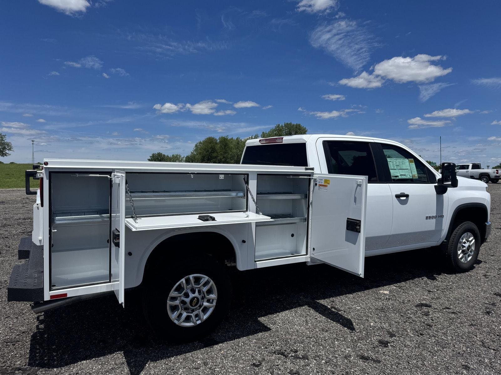 New 2026 Summit White Chevrolet WT image 2