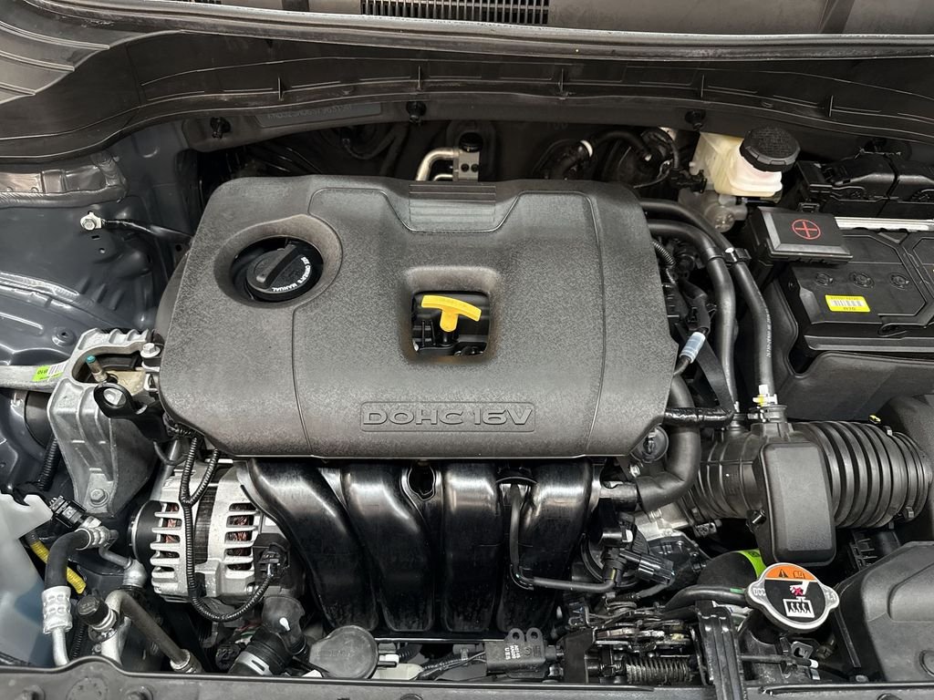 Used 2025  Kia LX image 30