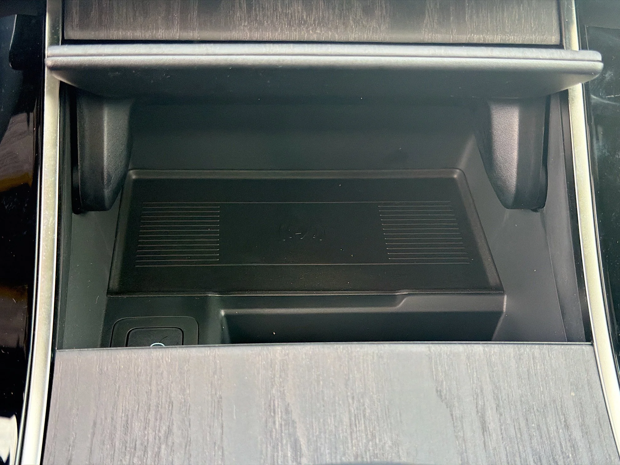 New 2026 Santorini Black Land Rover Dynamic SE image 31