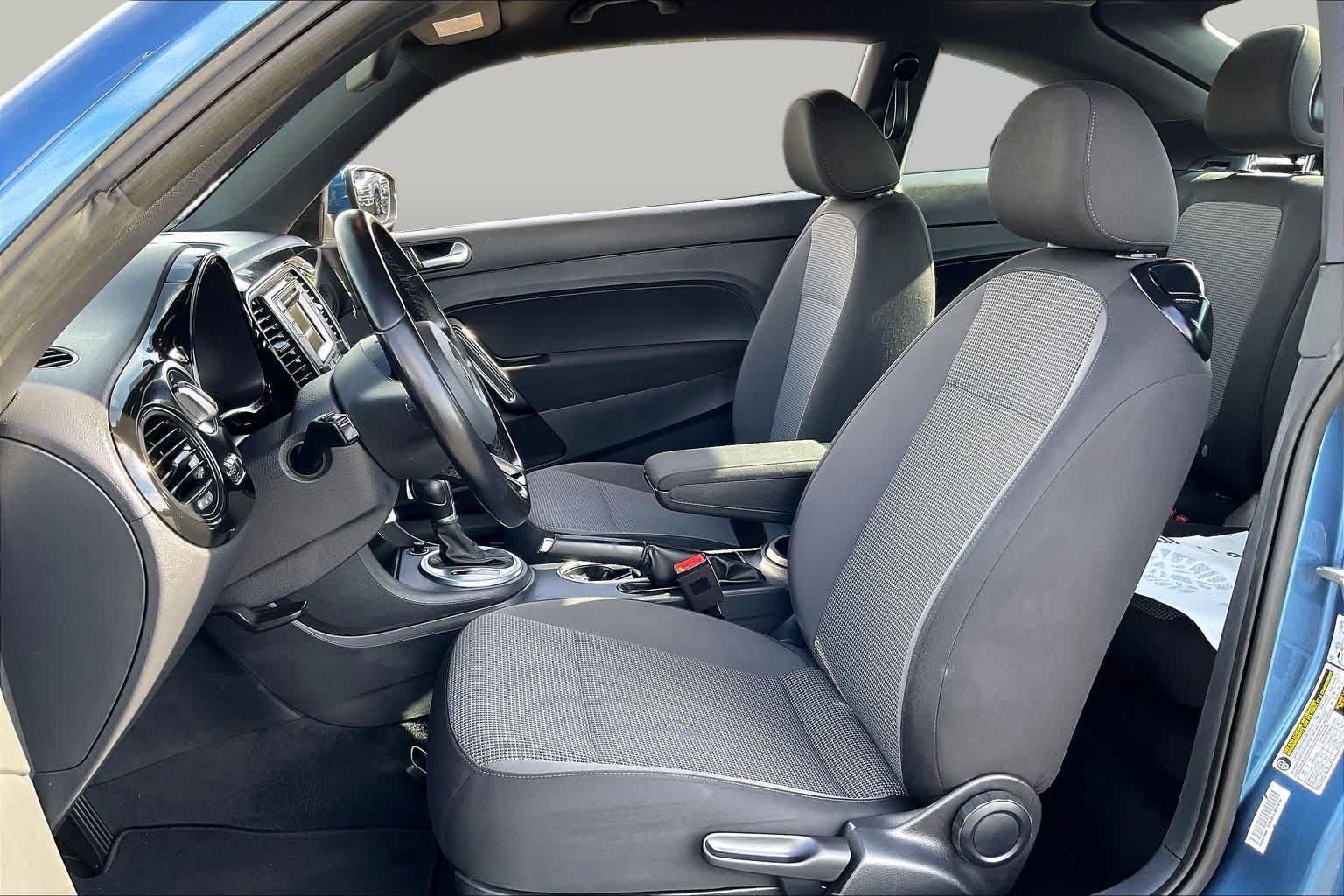 Used 2019 Silk Blue Metallic Volkswagen S image 7