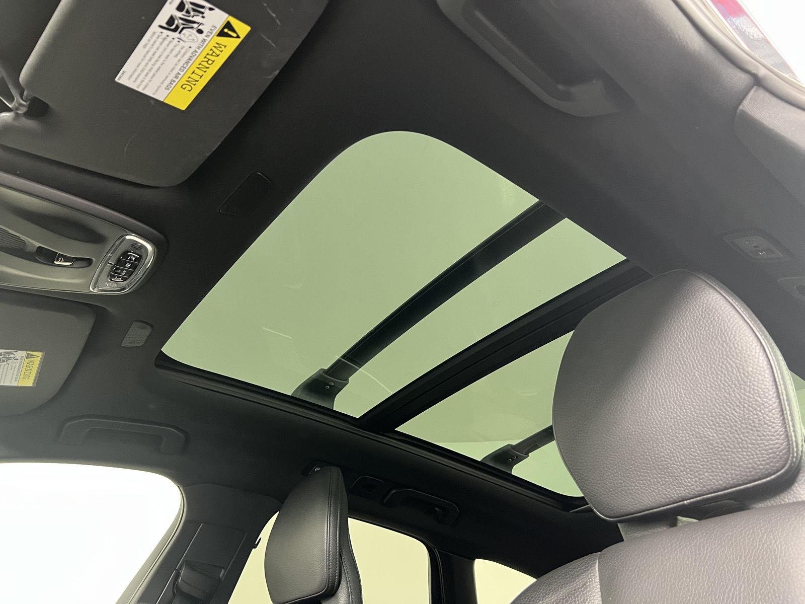 Used 2020 Onyx Black Metallic Volvo Momentum image 7
