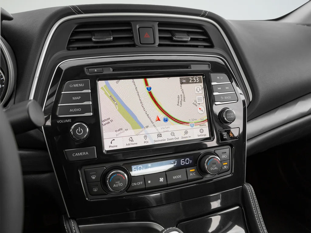 Used 2022 Gray Nissan Platinum image 26