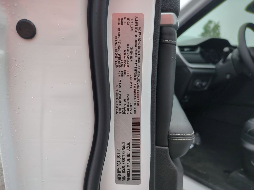 New 2026 Bright White Clear-Coat Exterior Paint Jeep Limited image 29