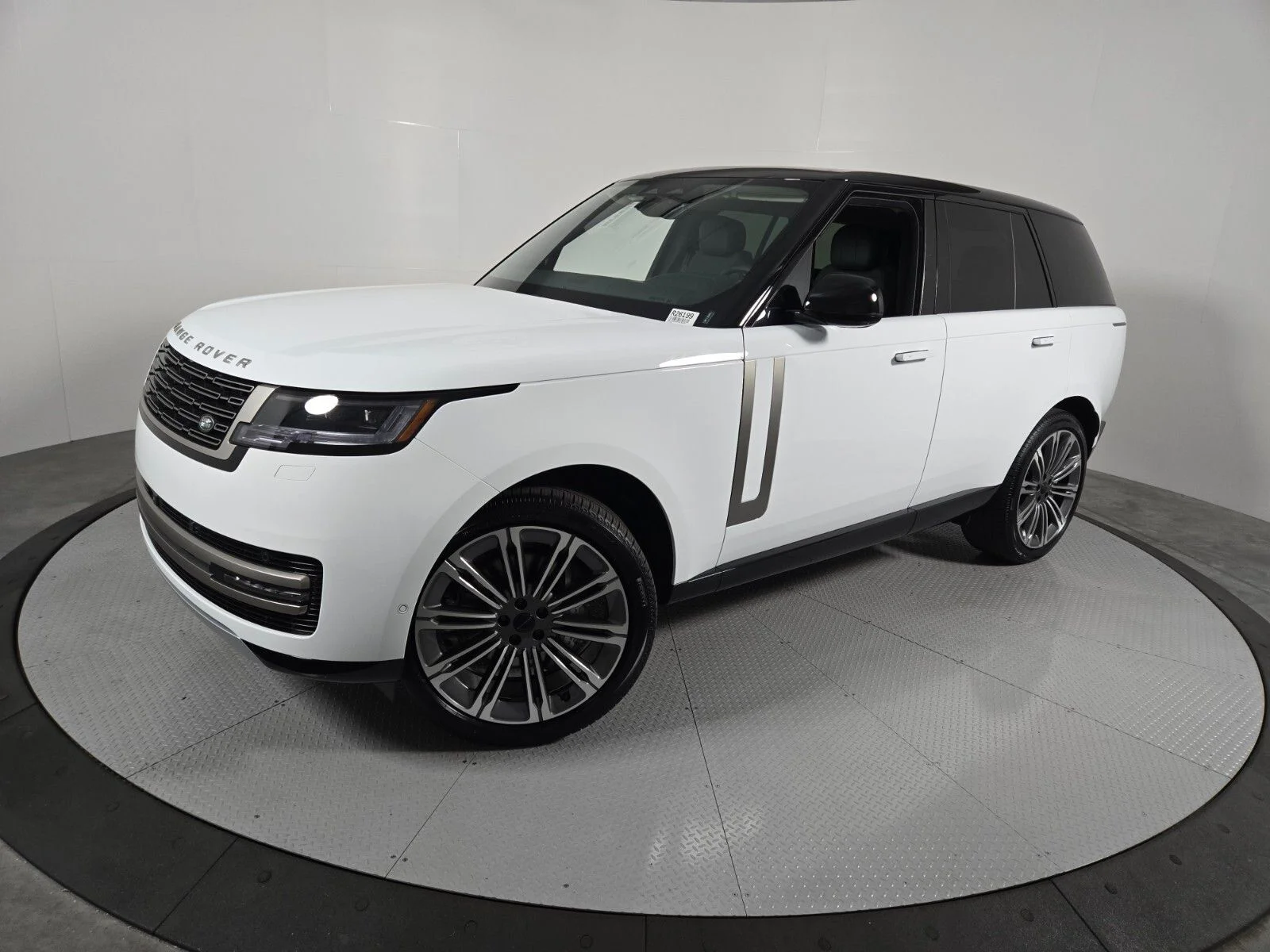 New 2026 Fuji White Land Rover SE image 1
