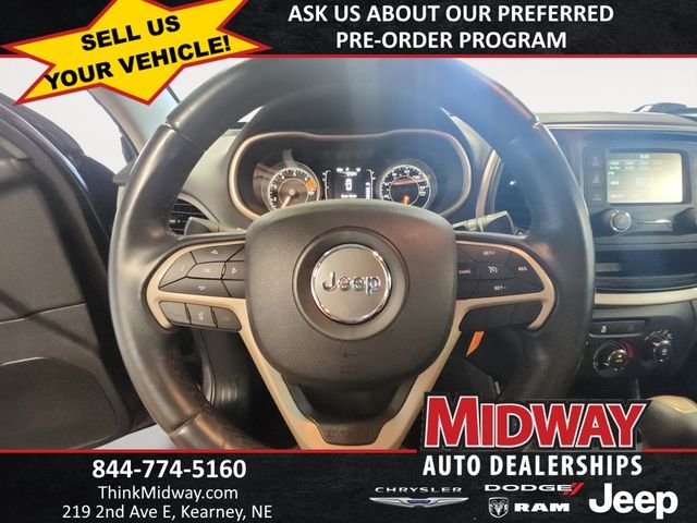 Used 2018 Gray Jeep Latitude image 12