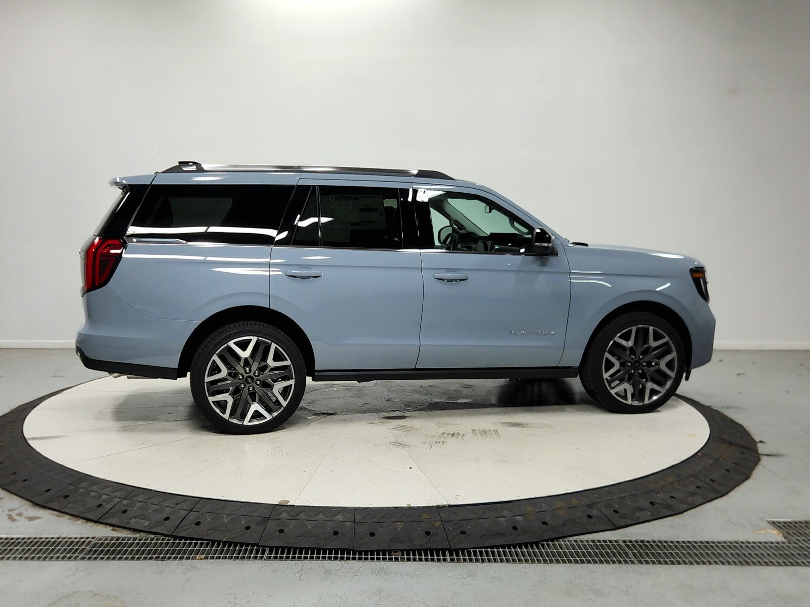New 2027 Glacier Gray Metallic Tri-Coat Ford Platinum image 9