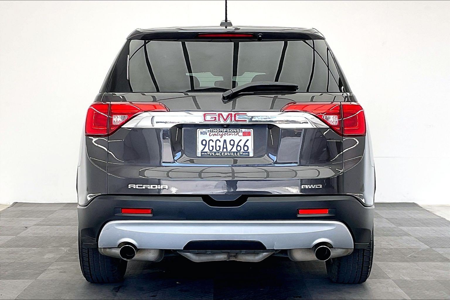 Used 2019 Iridium Metallic GMC SLE image 3