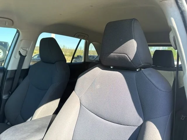2019 Toyota RAV4 LE - Photo 13