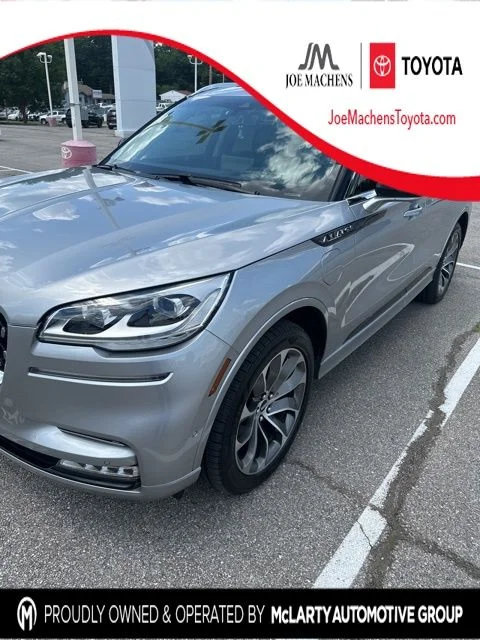Used 2022 Silver Lincoln Grand Touring image 1