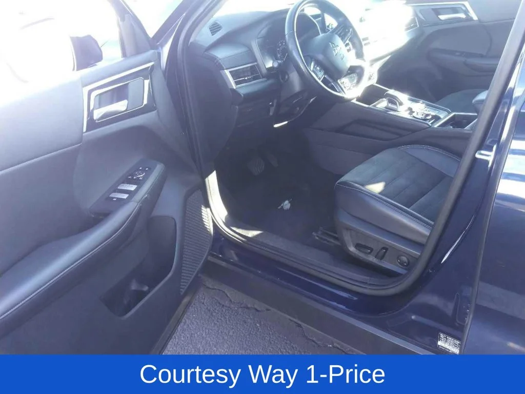 Used 2024 Blue Mitsubishi SE image 4