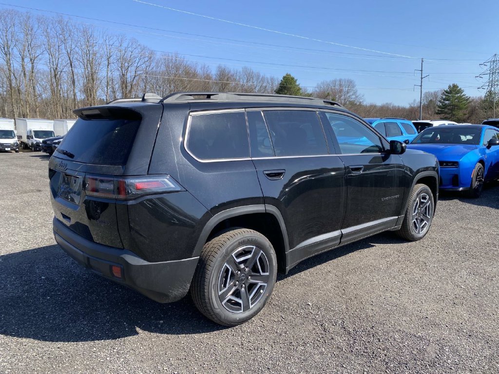 New 2026 Diamond Black Crystal Pearl-Coat Exterior Paint Jeep Laredo image 3