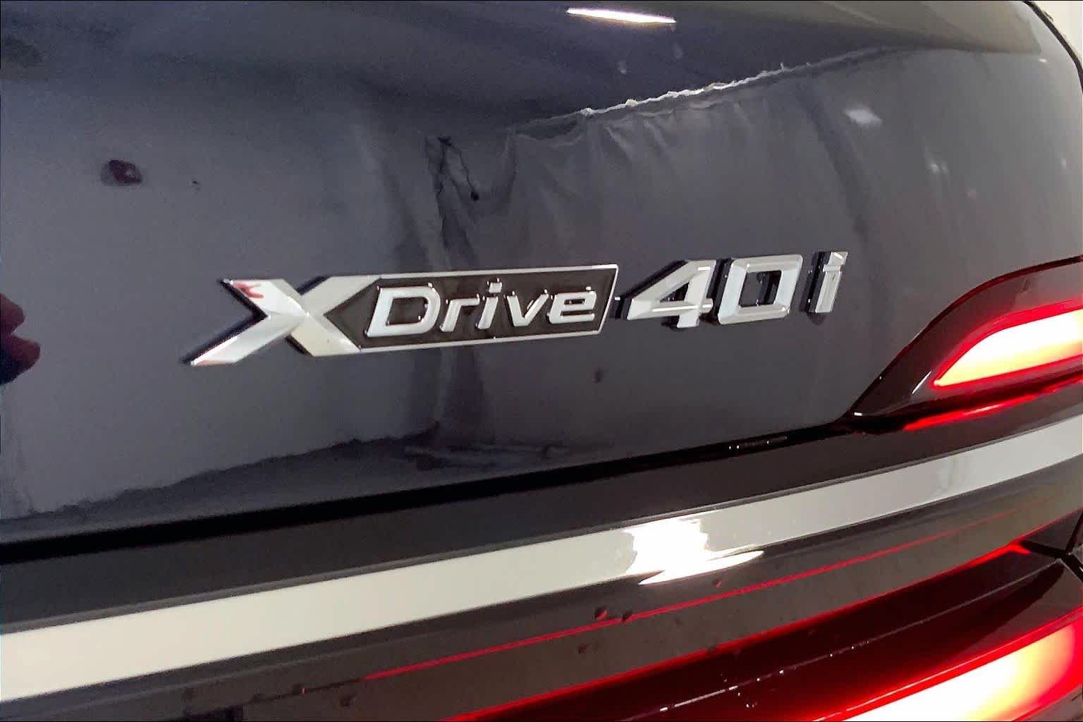New 2026 Carbon Black Metallic BMW xDrive40i image 15