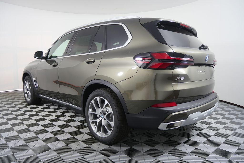 New 2026 Manhattan Green Metallic BMW xDrive50e image 5