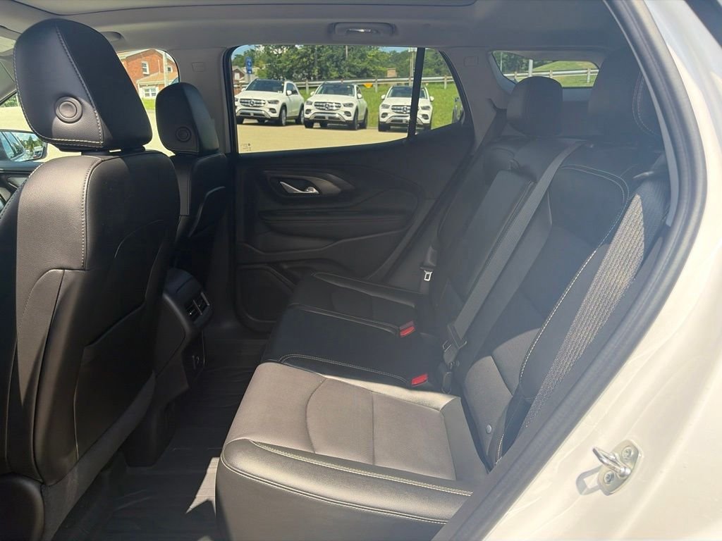 Used 2024 White GMC SLT image 23