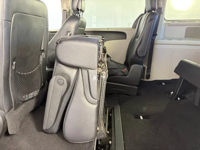 Used 2013 White Chrysler Touring image 35