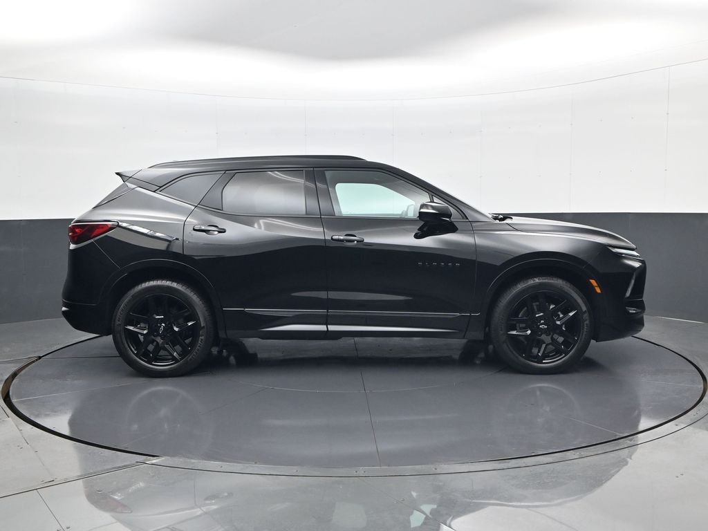 Used 2025 Black Chevrolet RS image 4