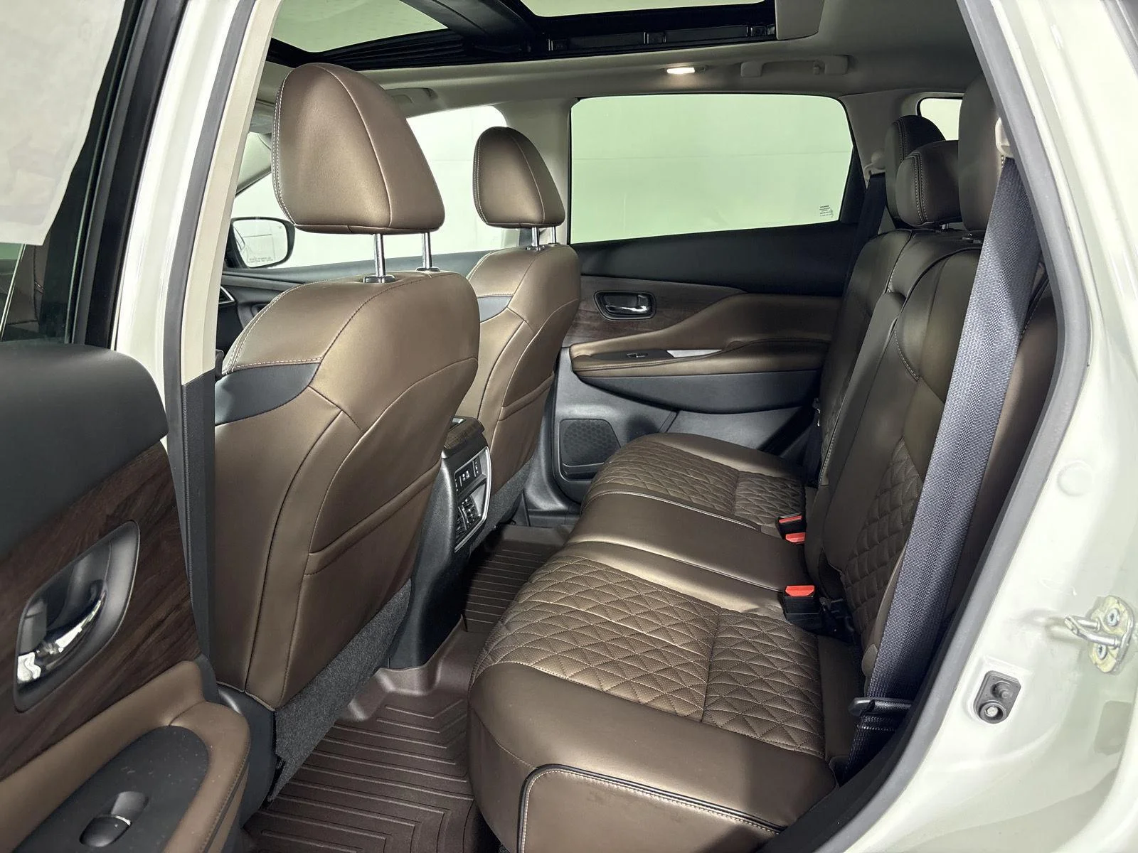 Used 2020 Pearl White Tricoat Nissan Platinum image 18