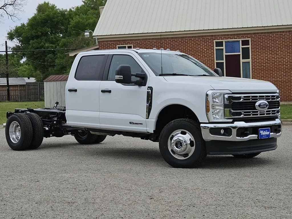 New 2026 Oxford White Ford F-350® XL image 2