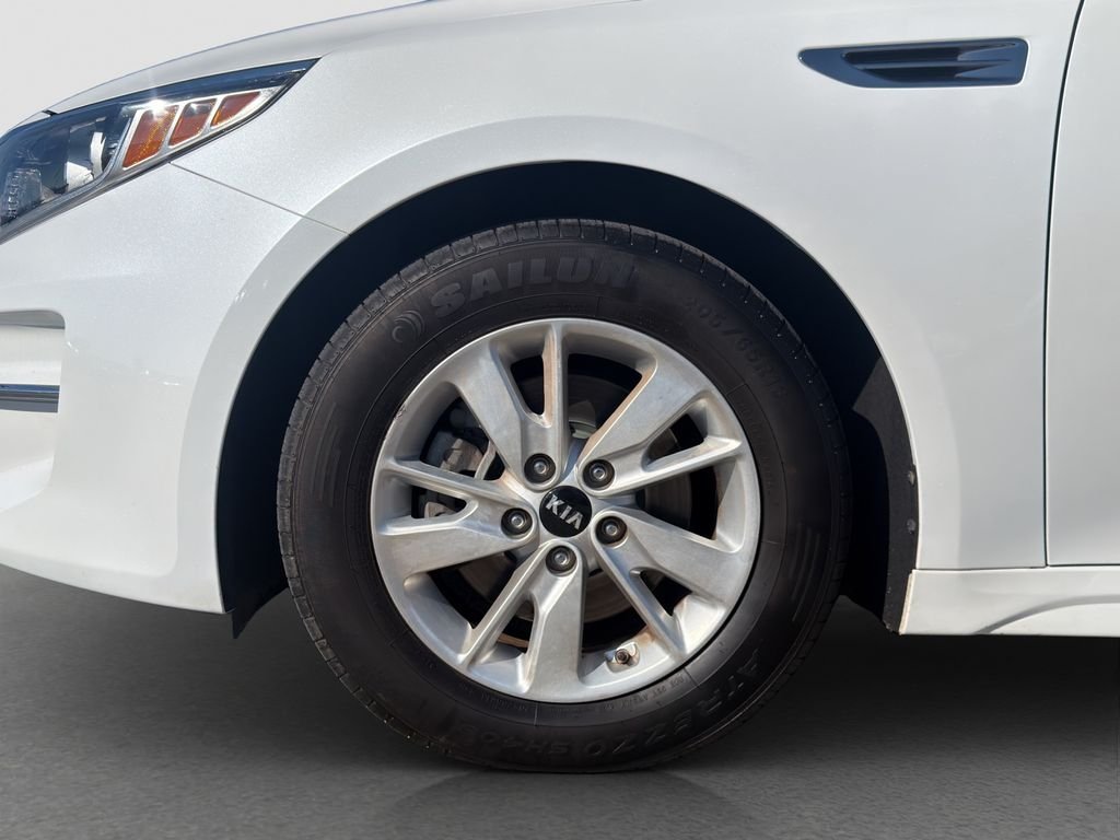 Used 2016 White Kia LX image 21