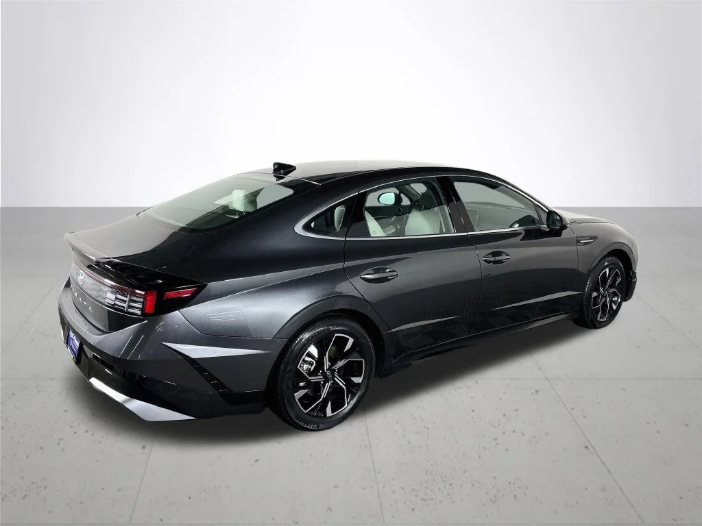 Used 2025 Gray Hyundai SEL image 6