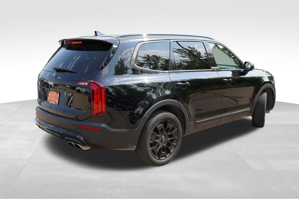 Used 2022 Ebony Black Kia EX image 3